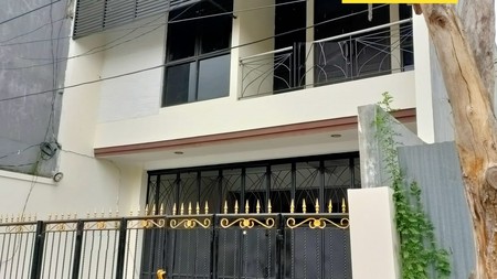 Rumah 2 lantai Jalan Ikan Bandeng, Surabaya 