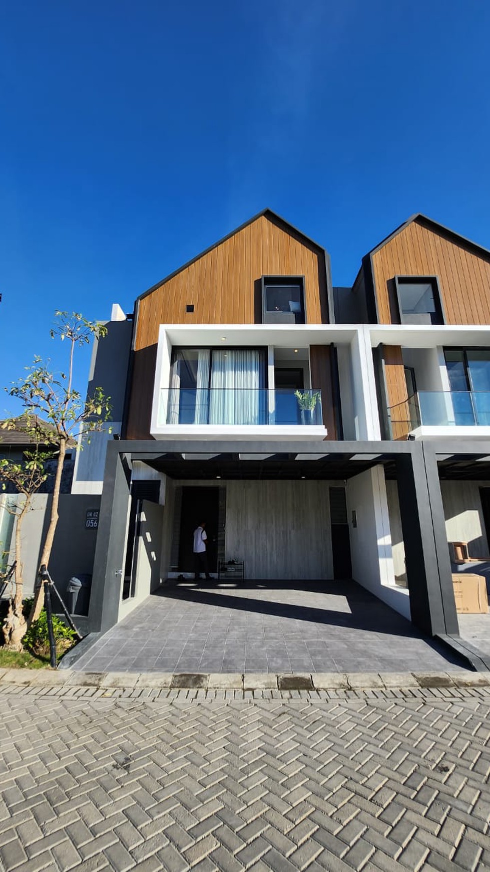 Rumah Diamond Hill Citraland Sby New Baru  - MURAH Rp. 2,6 M-an - Dekat Universitas Ciputra, Ciputra Golf