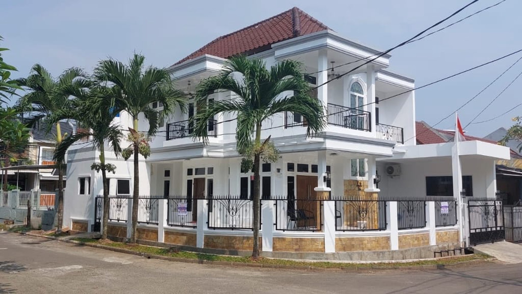 Rumah Design Istana Brand New di Kota Tangerang Selatan  - 2 Lantai #OK