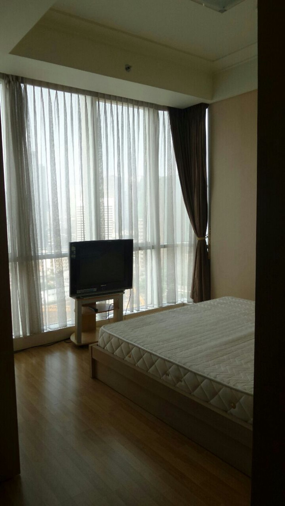 APARTEMEN THE PEAK SUDIRMAN