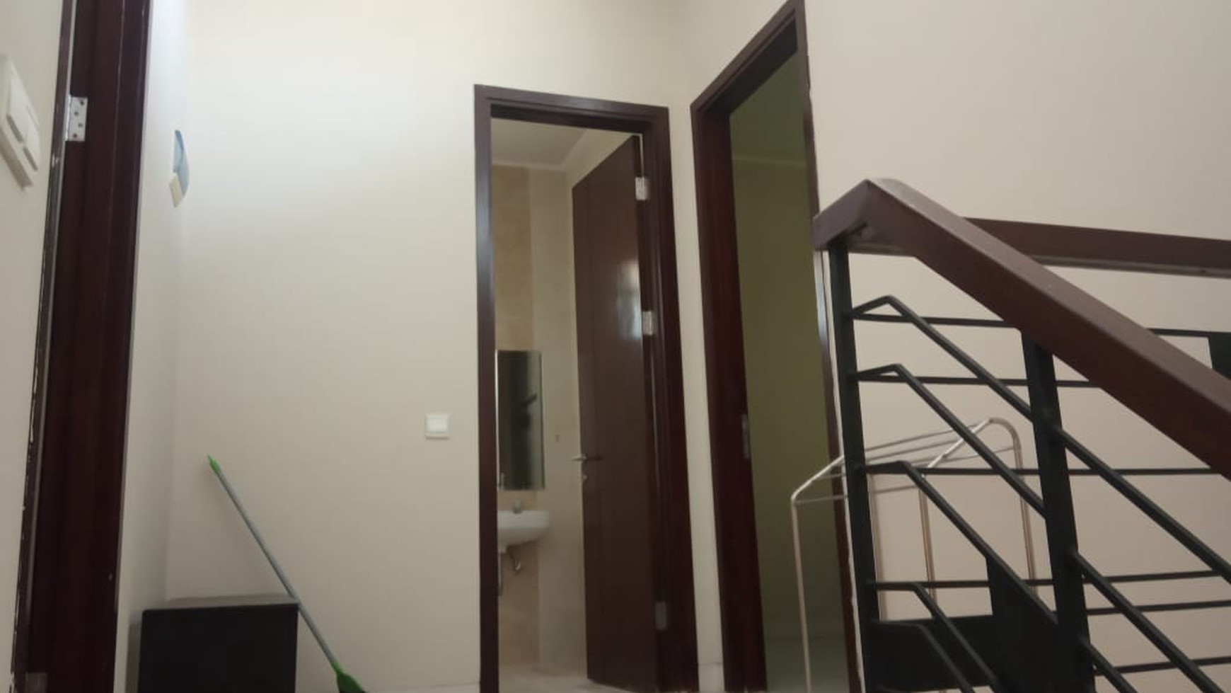 RUMAH FULL FURNISH RAPI SIAP HUNI DI BSD