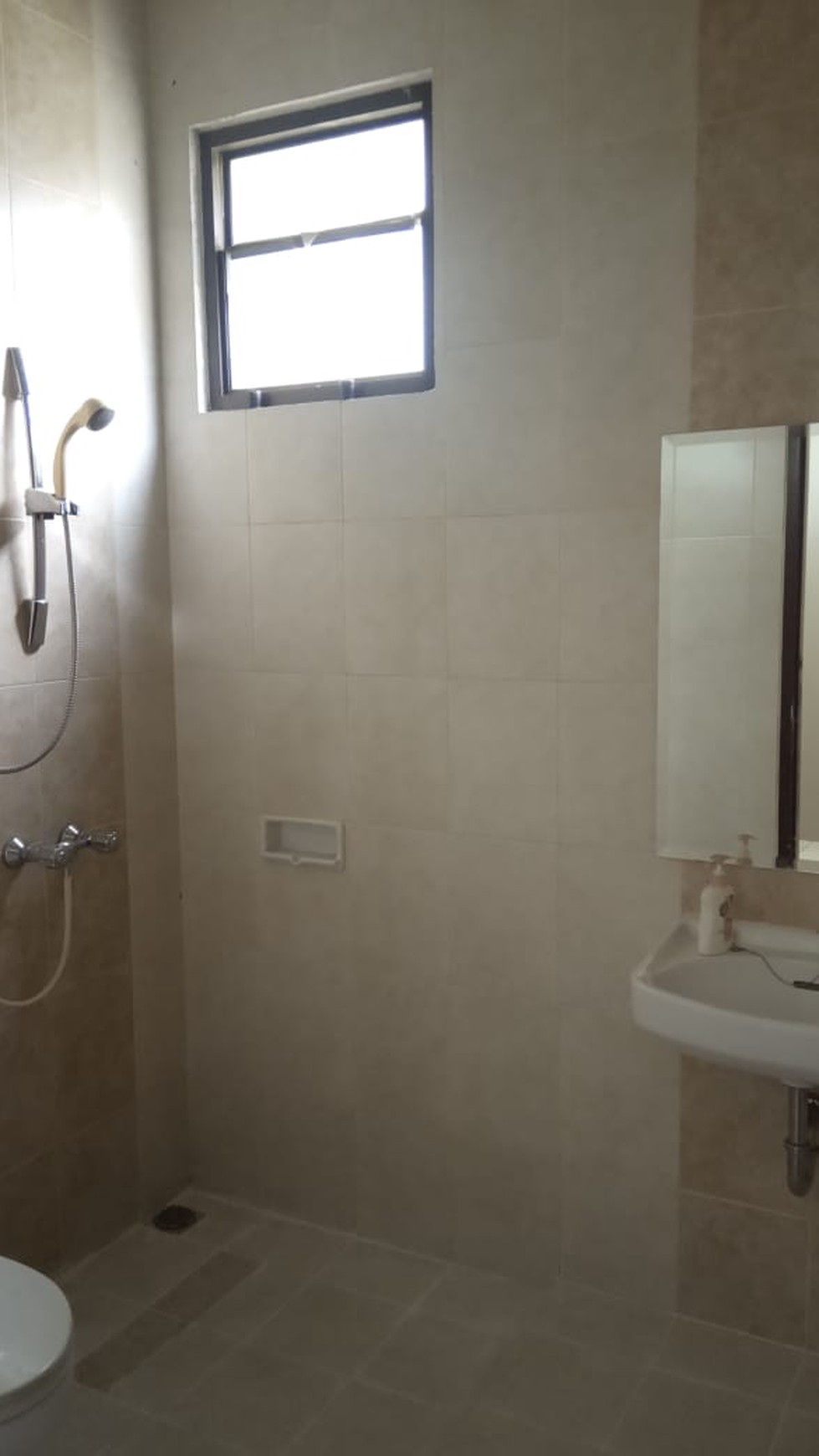 RUMAH FULL FURNISH RAPI SIAP HUNI DI BSD