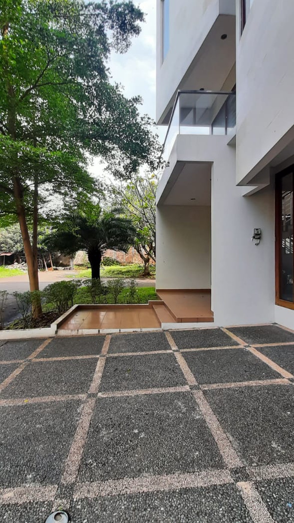 Rumah 3Lantai Diarea Cluster Karang Tengah,Dekat Gatte Toll Lebak Bulus