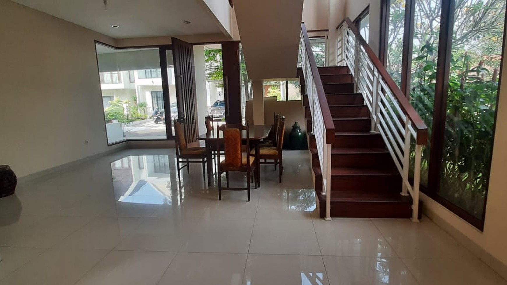 Rumah 3Lantai Diarea Cluster Karang Tengah,Dekat Gatte Toll Lebak Bulus