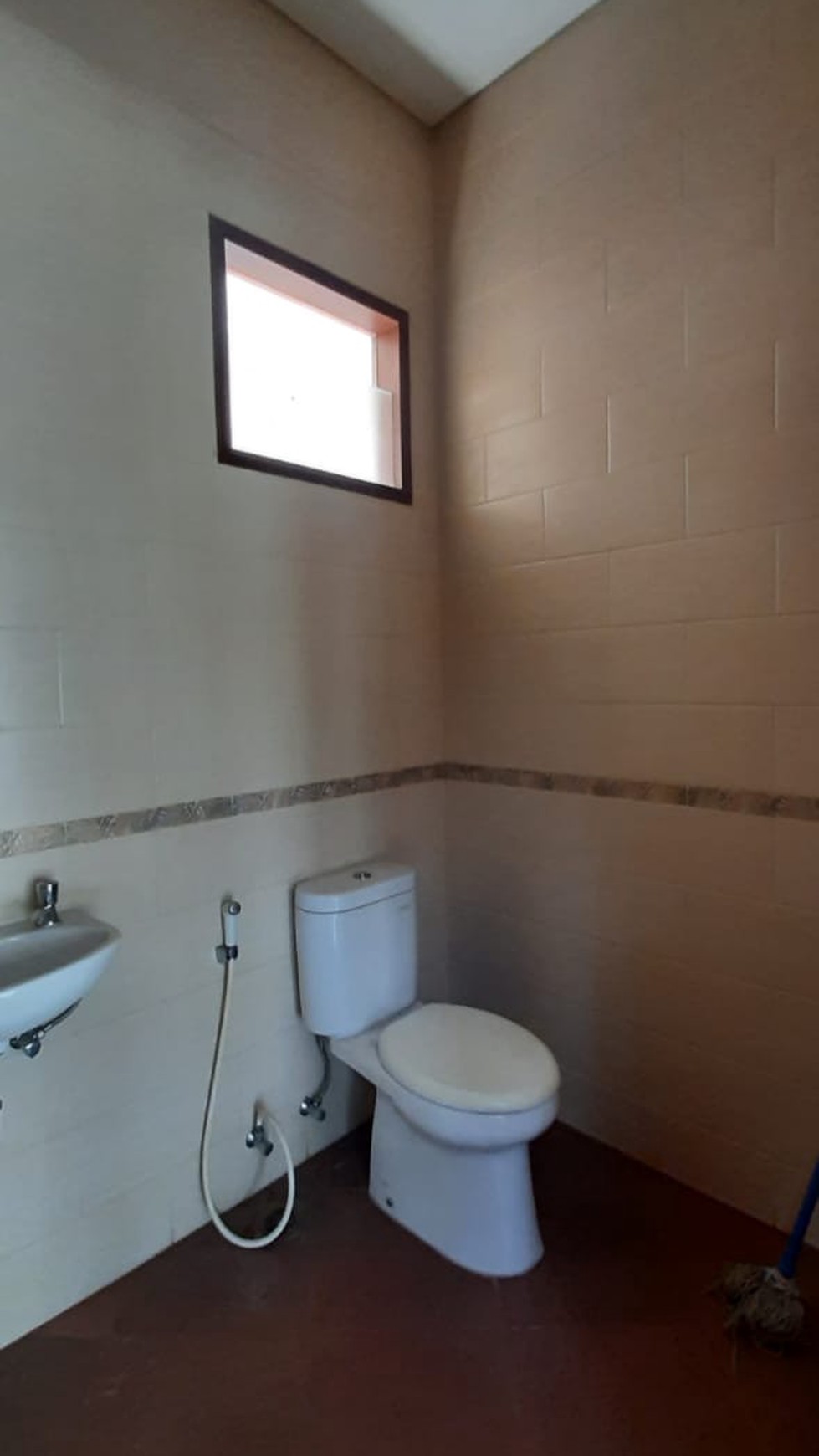 Rumah 3Lantai Diarea Cluster Karang Tengah,Dekat Gatte Toll Lebak Bulus