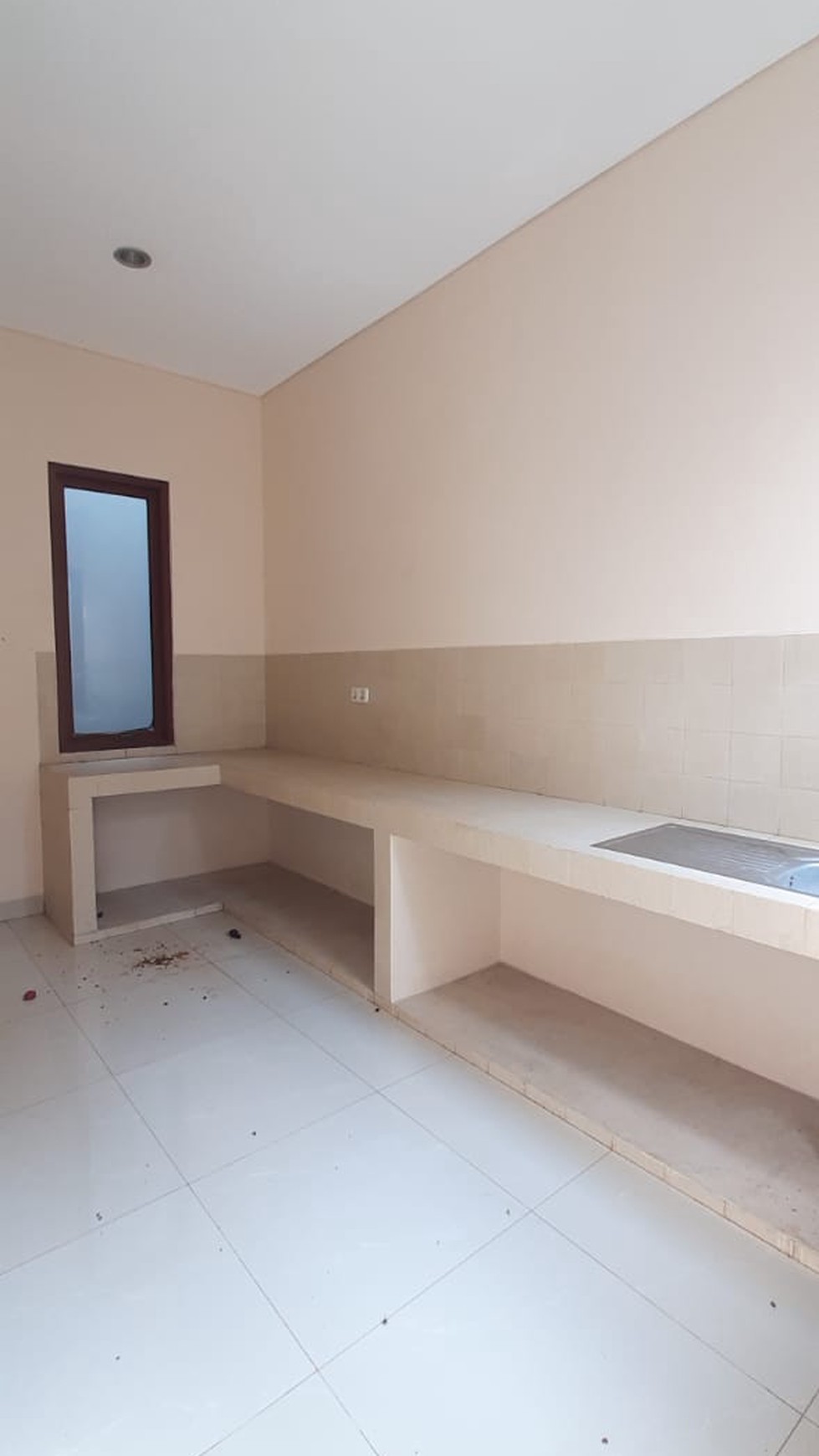 Rumah 3Lantai Diarea Cluster Karang Tengah,Dekat Gatte Toll Lebak Bulus