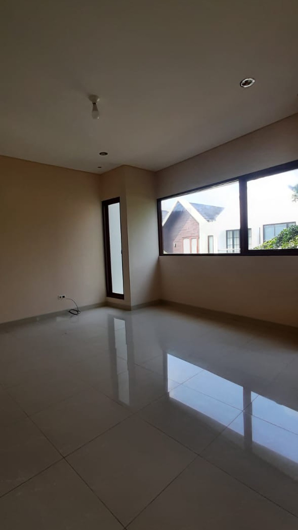 Rumah 3Lantai Diarea Cluster Karang Tengah,Dekat Gatte Toll Lebak Bulus