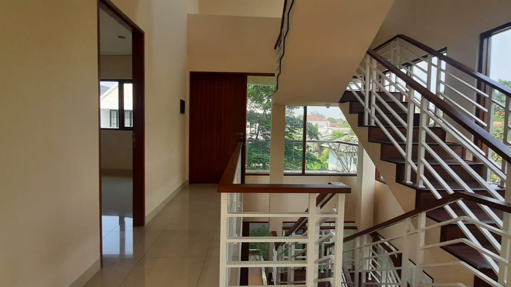 Rumah 3Lantai Diarea Cluster Karang Tengah,Dekat Gatte Toll Lebak Bulus