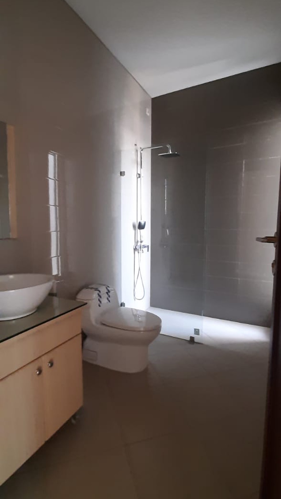 Rumah 3Lantai Diarea Cluster Karang Tengah,Dekat Gatte Toll Lebak Bulus