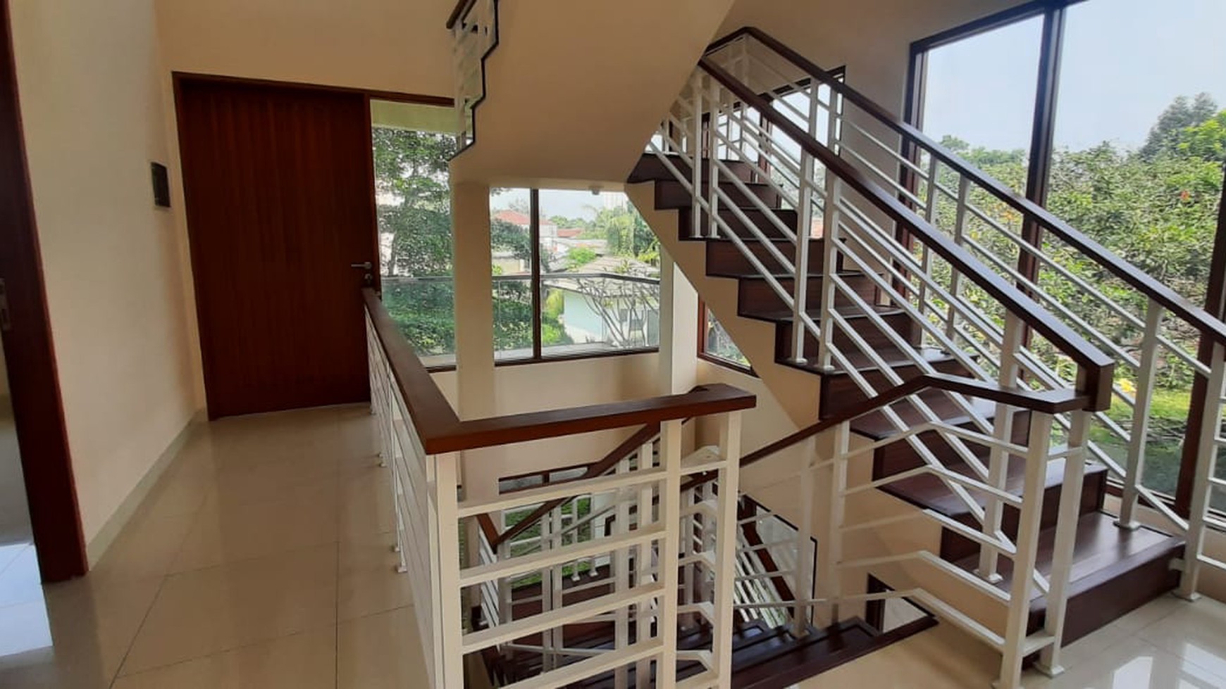 Rumah 3Lantai Diarea Cluster Karang Tengah,Dekat Gatte Toll Lebak Bulus