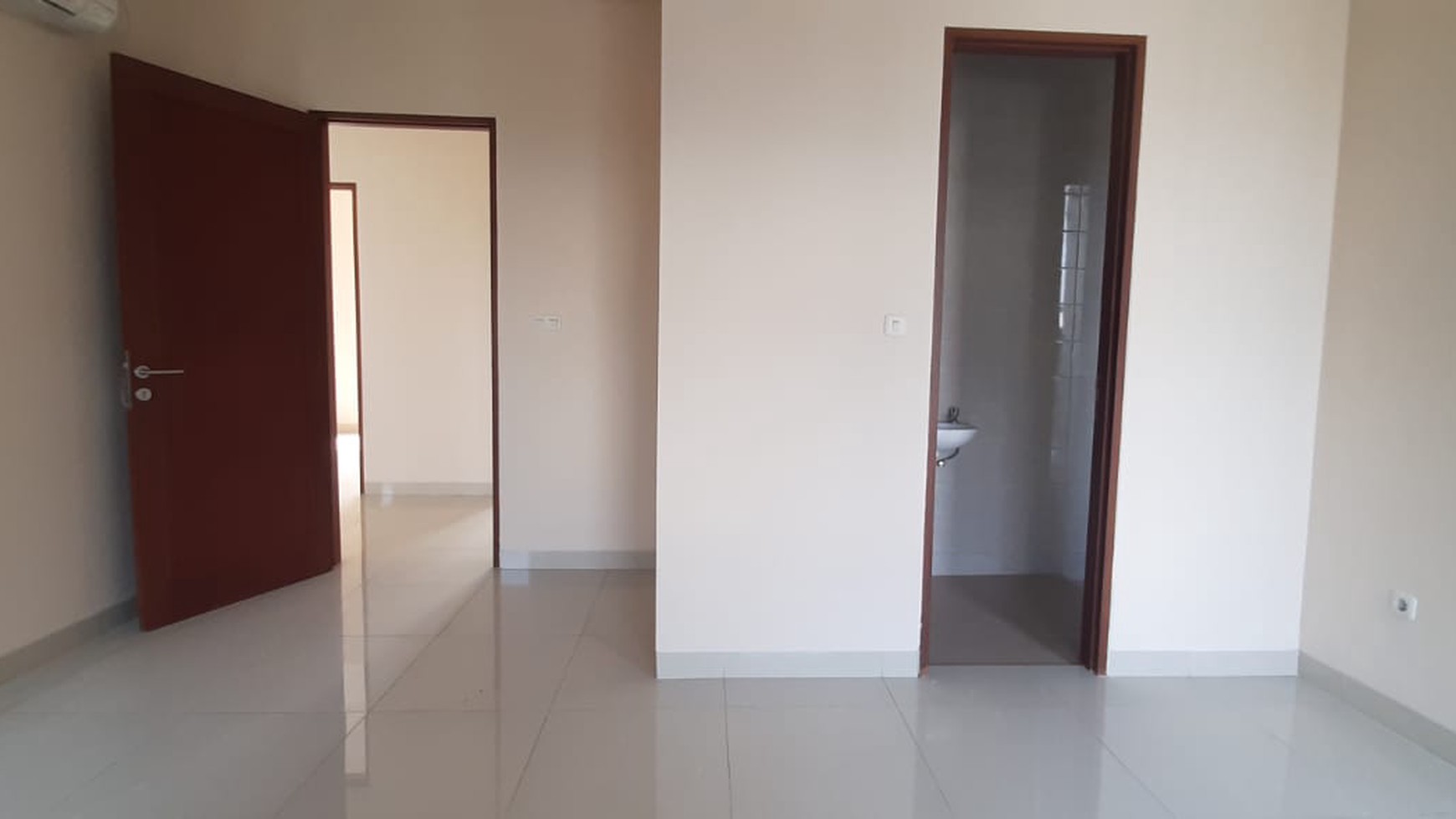 Rumah 3Lantai Diarea Cluster Karang Tengah,Dekat Gatte Toll Lebak Bulus