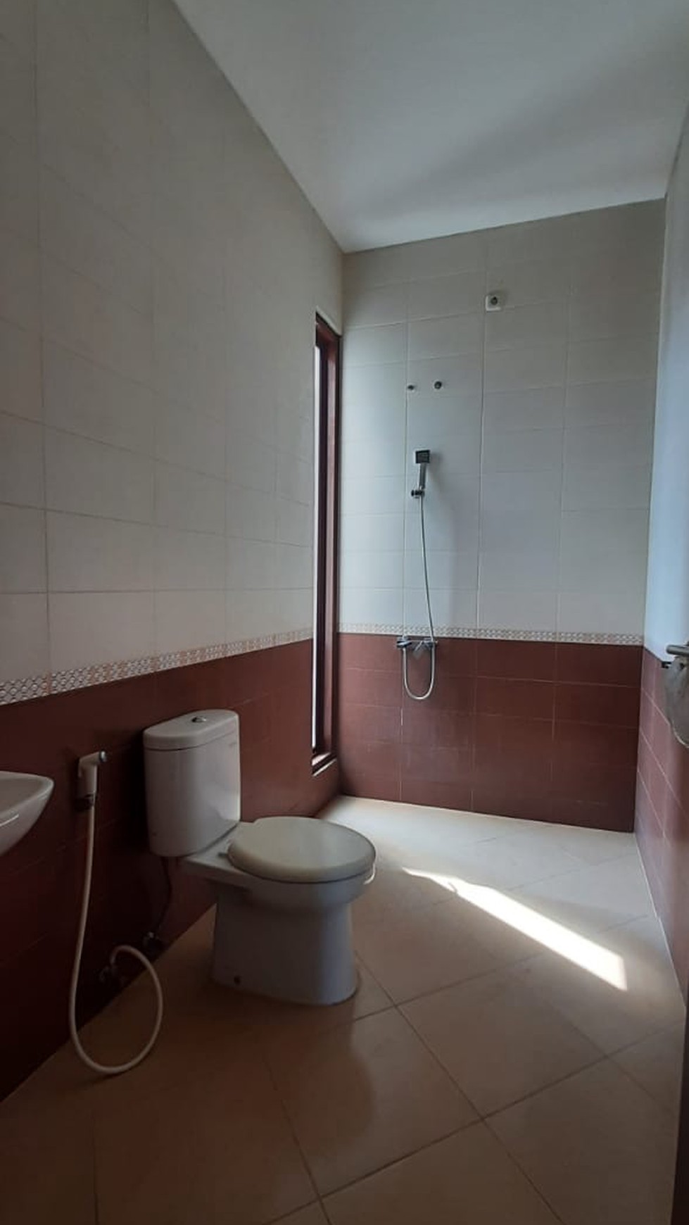 Rumah 3Lantai Diarea Cluster Karang Tengah,Dekat Gatte Toll Lebak Bulus