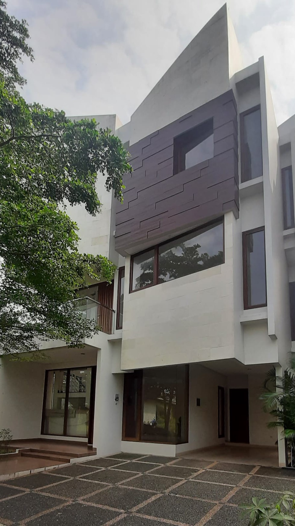 Rumah 3Lantai Diarea Cluster Karang Tengah,Dekat Gatte Toll Lebak Bulus