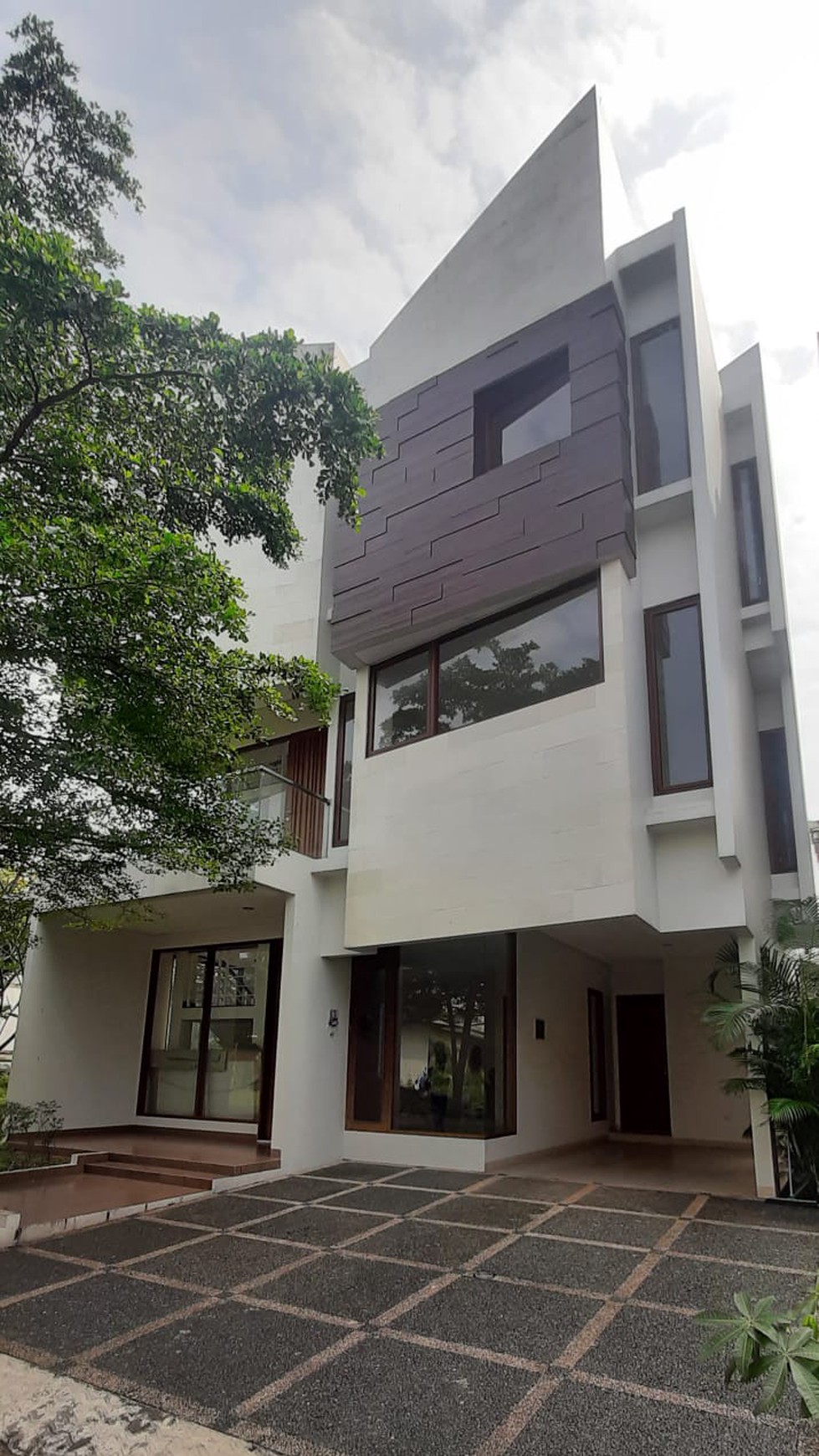 Rumah 3Lantai Diarea Cluster Karang Tengah,Dekat Gatte Toll Lebak Bulus