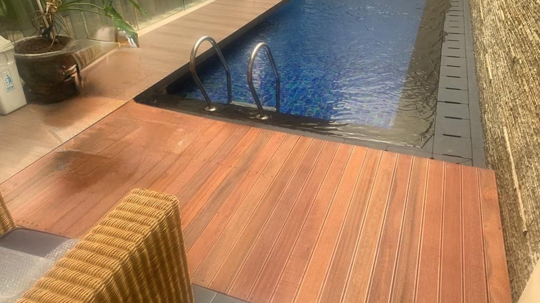 Rumah Lux Diarea Cluster Pejaten Barat 3Lantai, Furnished Ada S.Poll Akses Gatte Toll JORR  