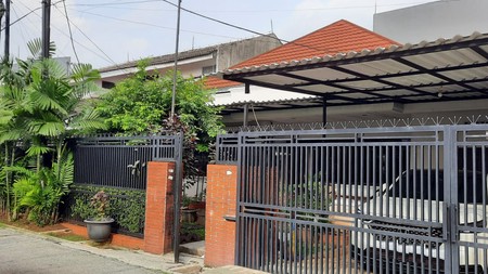 Rumah 1 lantai, Lingkungan aman dan Nyaman di Petukangan.