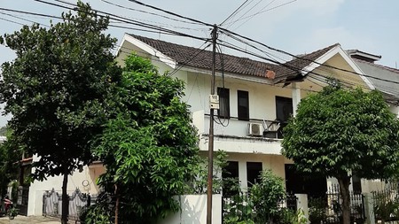 Rumah di Hoek, 2 lantai Fully Furnished di Bintaro Jaksel