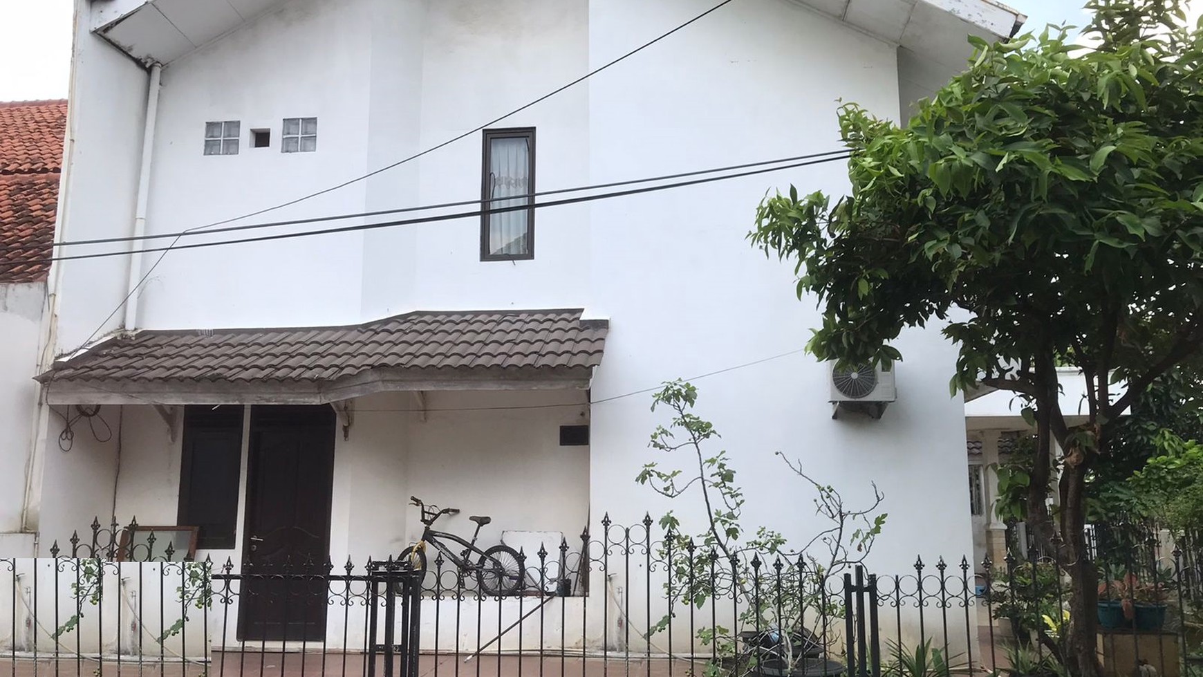 Rumah di Hoek, 2 lantai Fully Furnished di Bintaro Jaksel