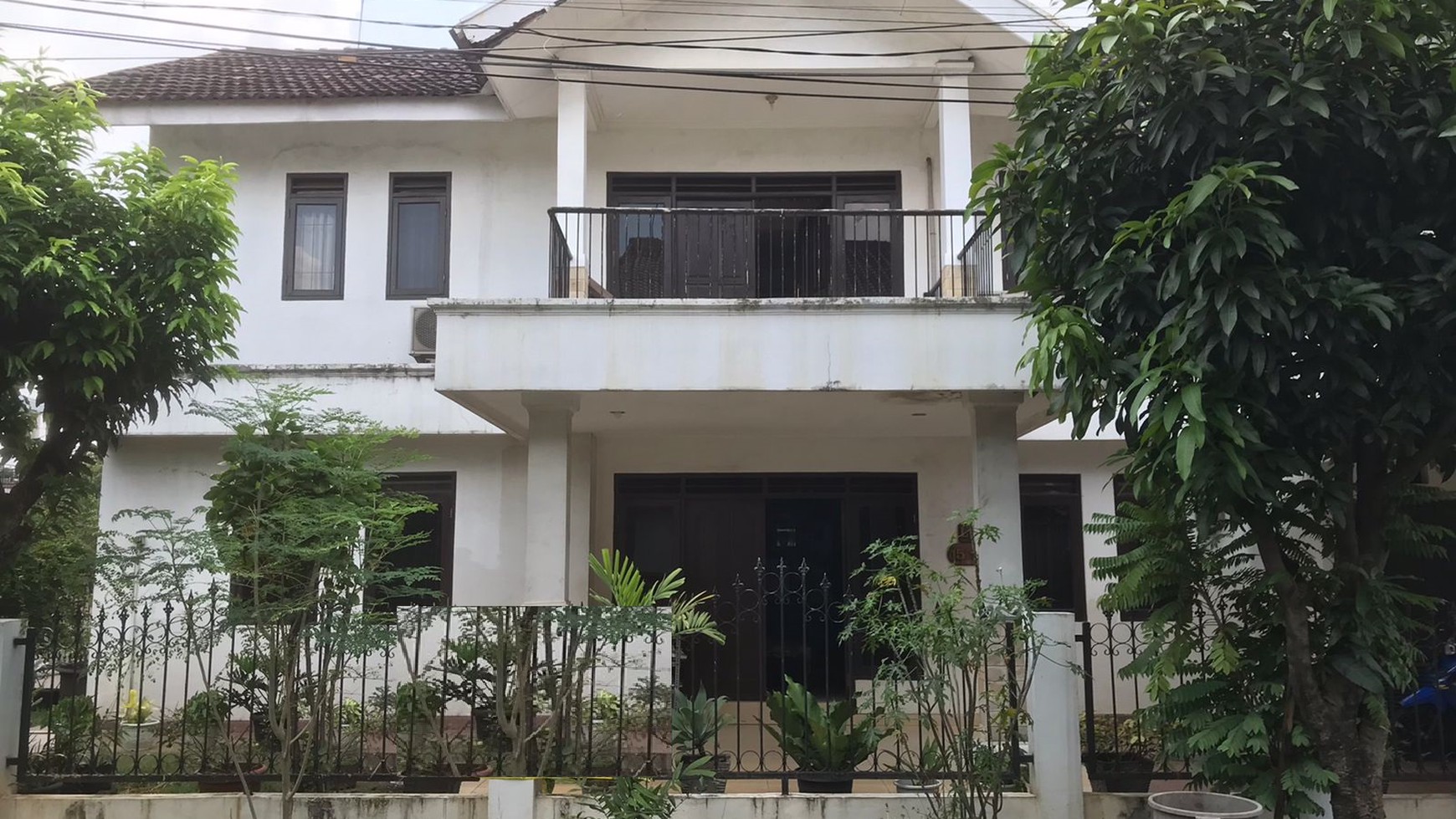 Rumah di Hoek, 2 lantai Fully Furnished di Bintaro Jaksel