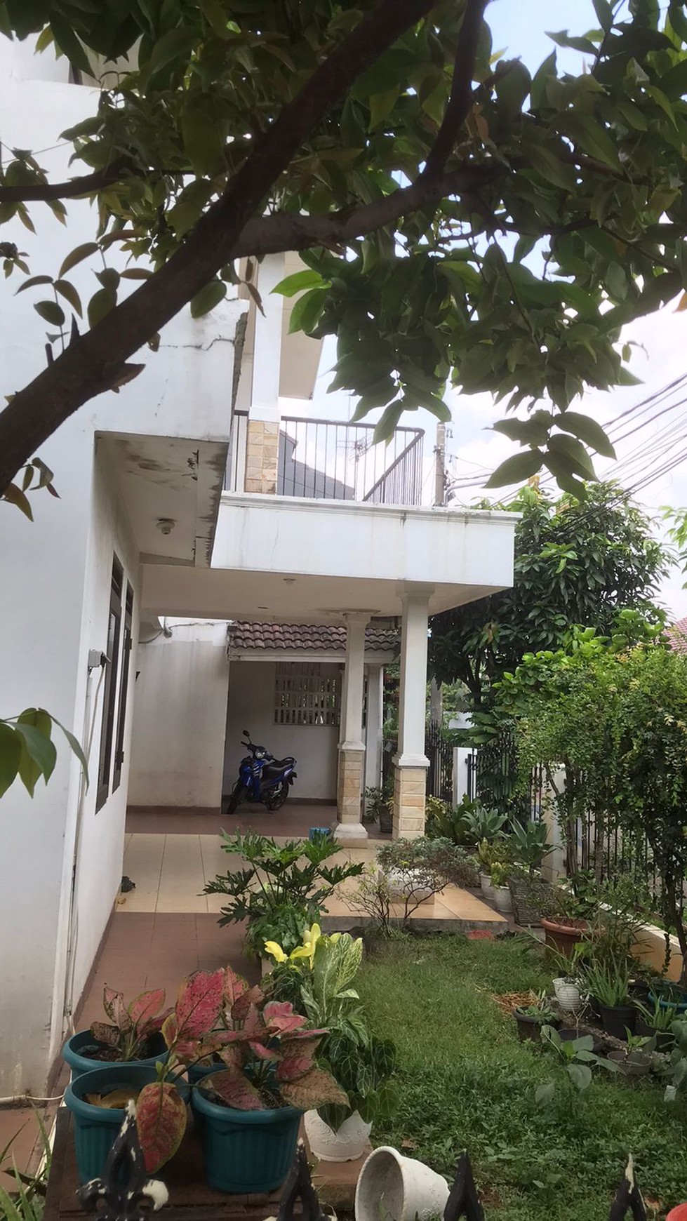 Rumah di Hoek, 2 lantai Fully Furnished di Bintaro Jaksel