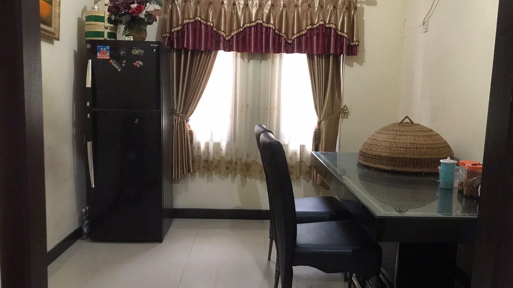 Rumah di Hoek, 2 lantai Fully Furnished di Bintaro Jaksel