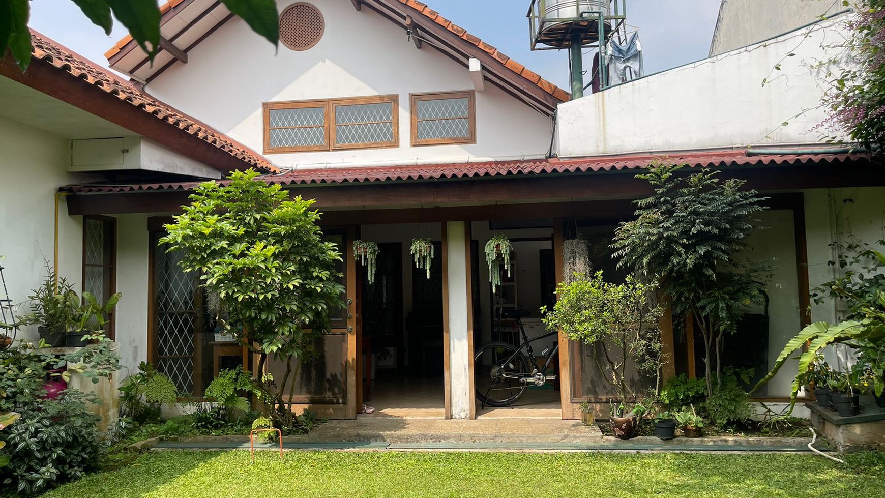Rumah Cantik dan Nyaman di Cigadung, Bandung