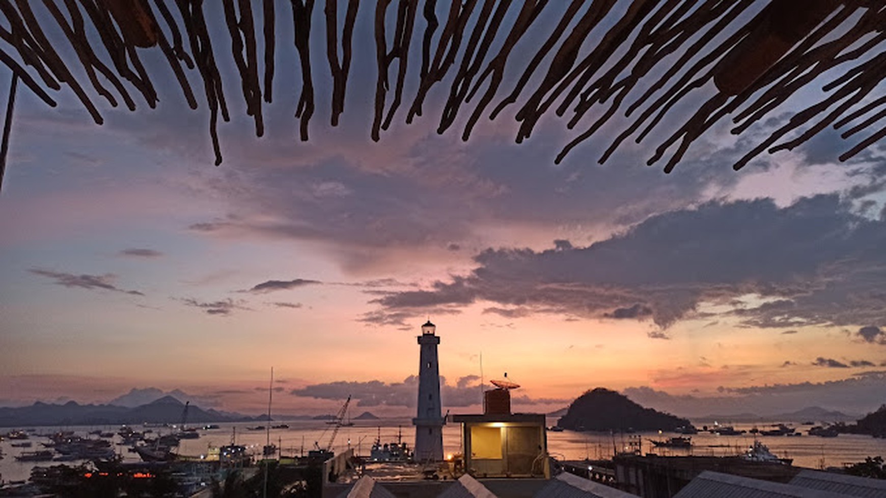 For Sale Freehold - Restaurant , bar and rooms with harbour view in the tourist centre of Labuan Bajo city , East Nusa Tenggara.