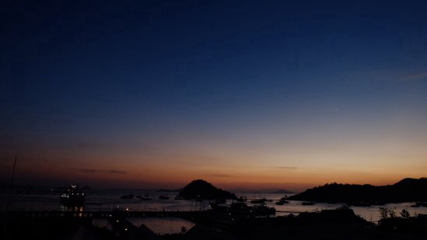 For Sale Freehold - Restaurant , bar and rooms with harbour view in the tourist centre of Labuan Bajo city , East Nusa Tenggara.