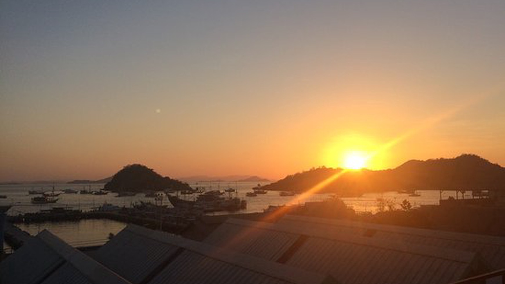 For Sale Freehold - Restaurant , bar and rooms with harbour view in the tourist centre of Labuan Bajo city , East Nusa Tenggara.