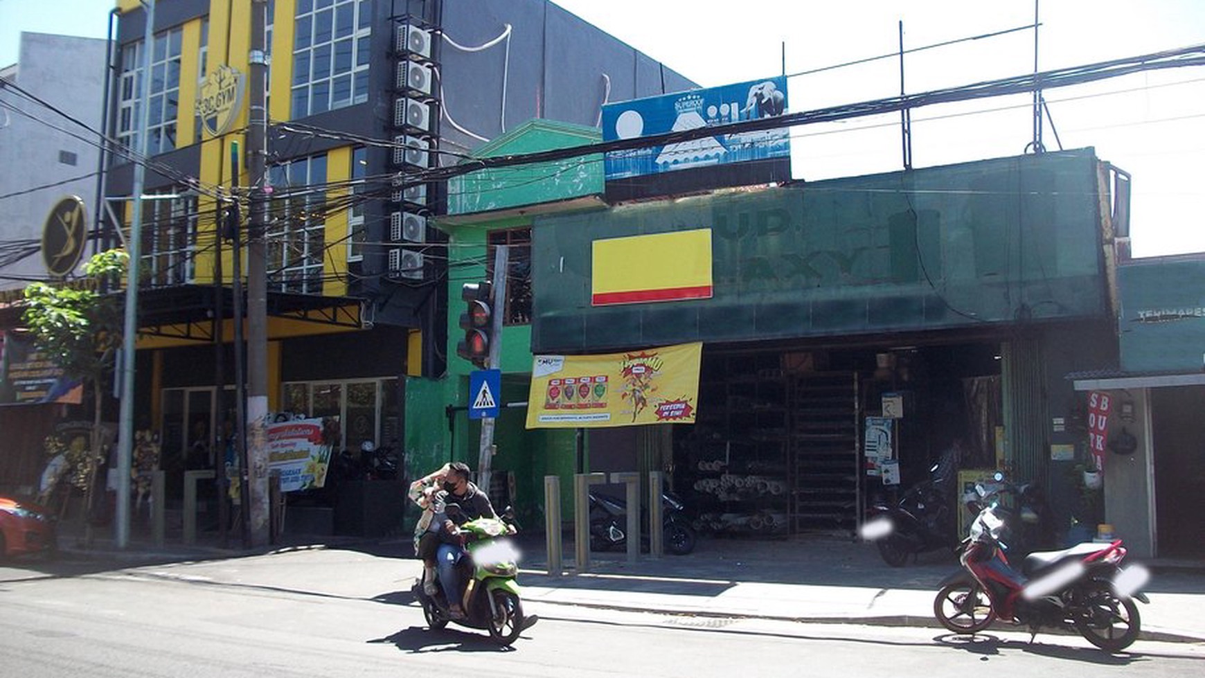 Rumah di Raya Dharmahusada Surabaya Timur, Nol Jalan Raya, Cocok untuk usaha apapun !!!