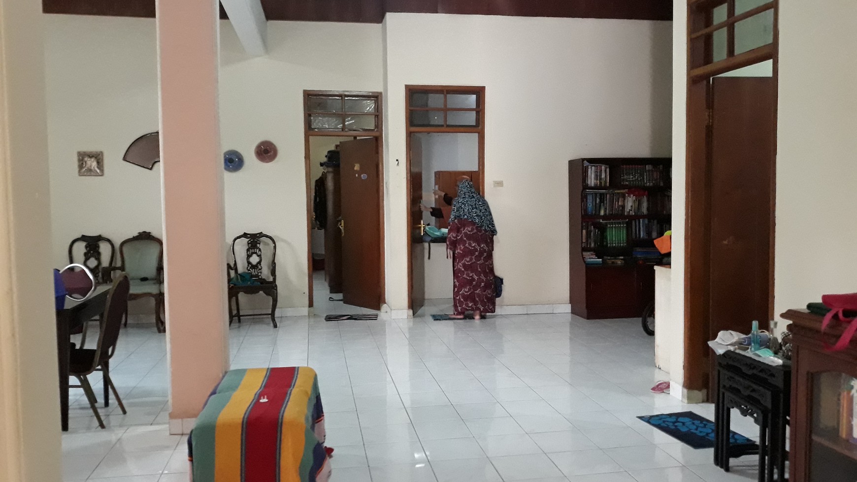 Rmh untuk usaha di komp Pertamina Bintaro, dekat dg stts KA Pd Rani Bintaro....