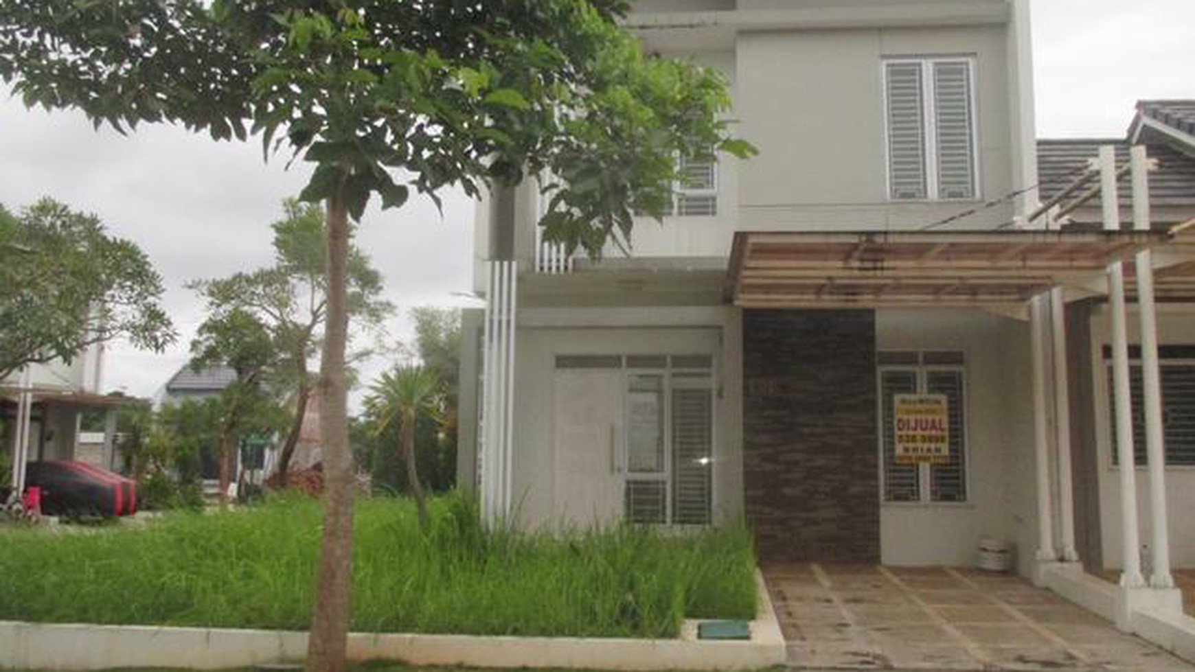 dijual rumah di jalan edelweiss serpong natura serpong tangerang, strategis, dilalui transportasi, jalan penghubung 3 kota, BSD, Bandung, Bogor, siap huni