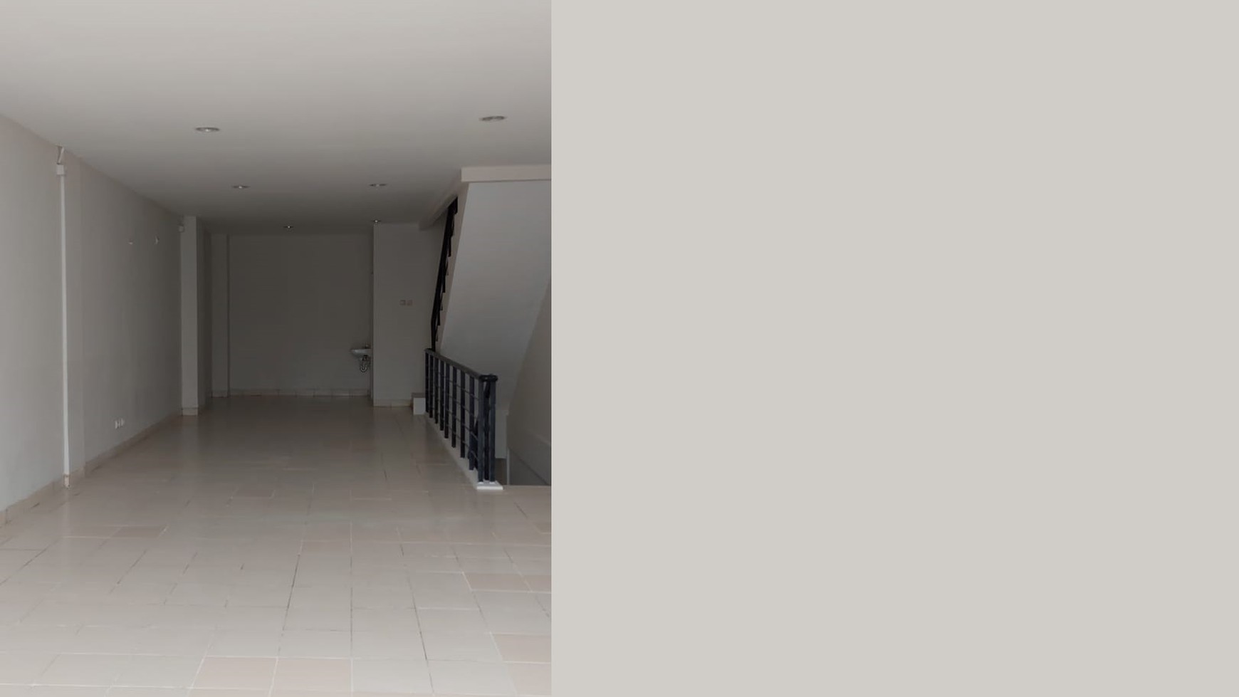 disewa / dijual area ramai dan hidup dikelilingin perumahan. cocok untuk segala usaha. ruko golden boulevard bsd city serpong tangerang selatan banten