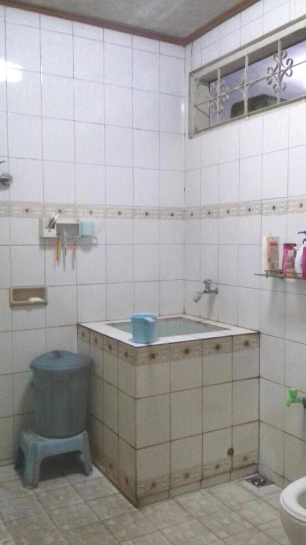 Rumah Luas Diarea Cidodol Ngantong Strategis, Dekat Akses Toll JORR