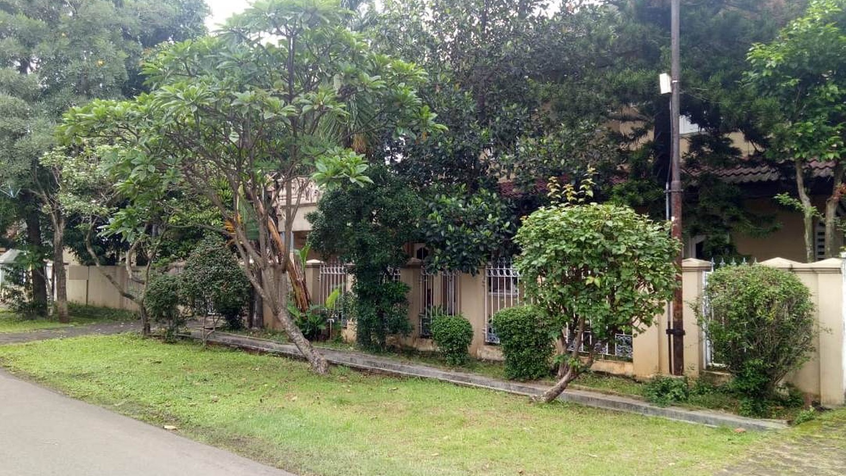 Rumah Luas Diarea Jl Delman Kebayoran Lama, Akses Toll JORR 