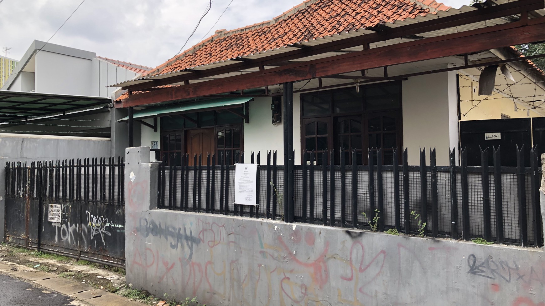 Jl. Kencana, Setiabudi - Rumah lama hitung tanah