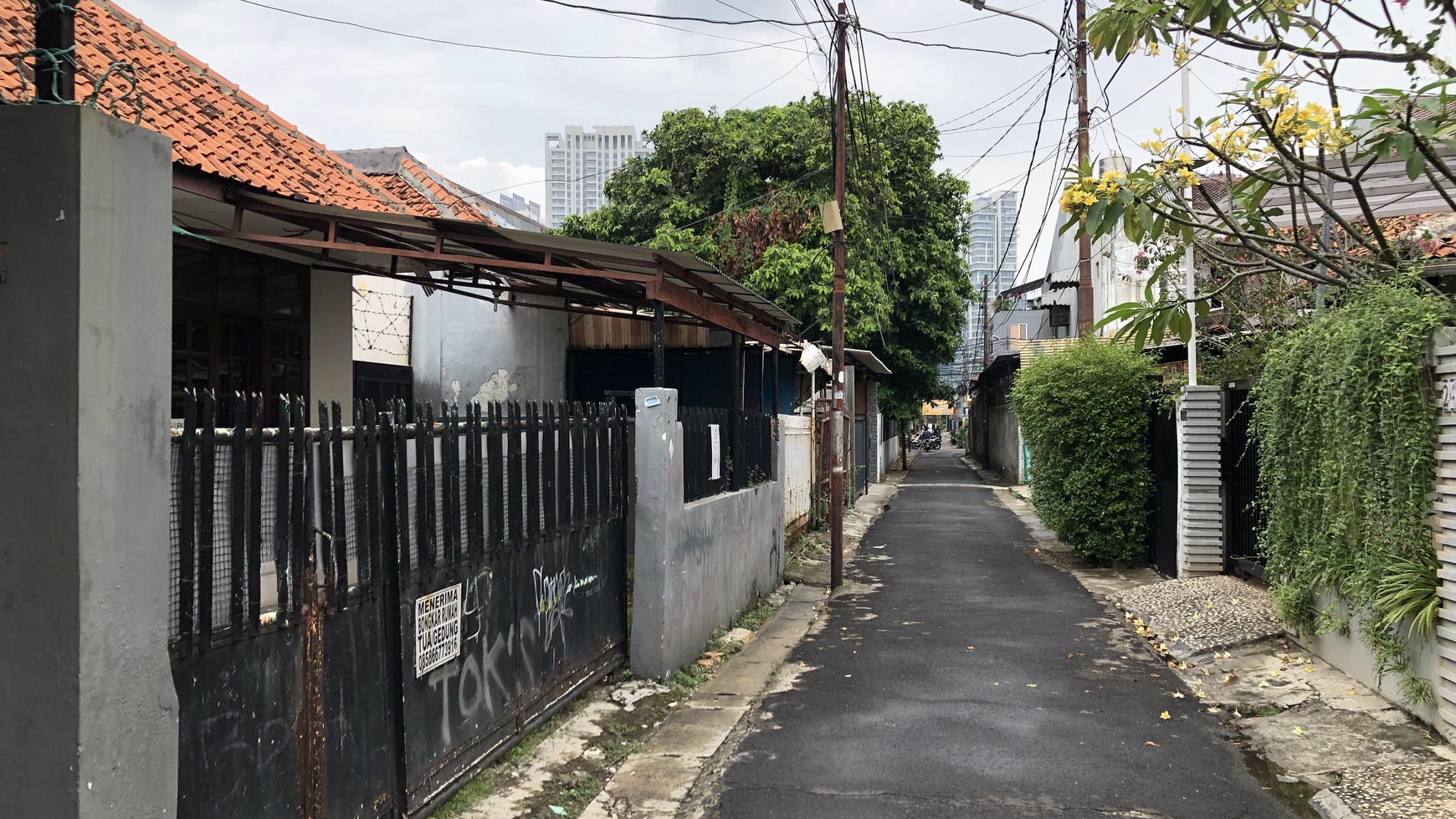 Jl. Kencana, Setiabudi - Rumah lama hitung tanah