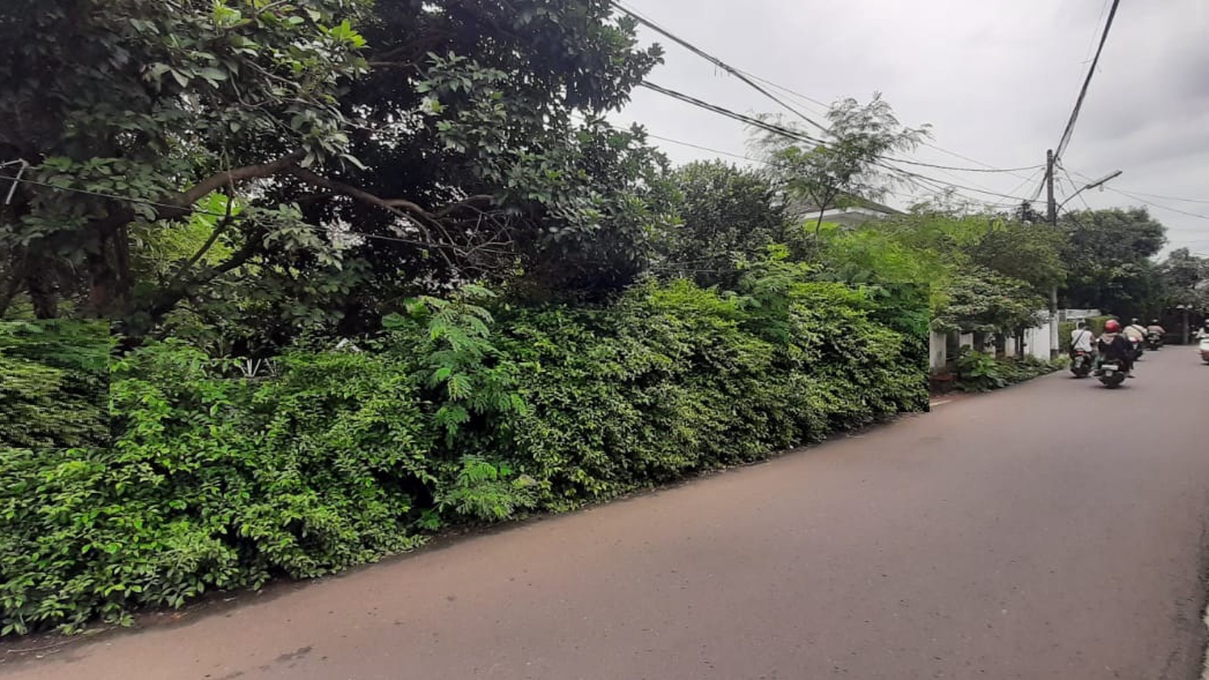 Rumah Luas Diarea Komplek Deplu ,Hitung Tanah Aja Dekat Akses Toll