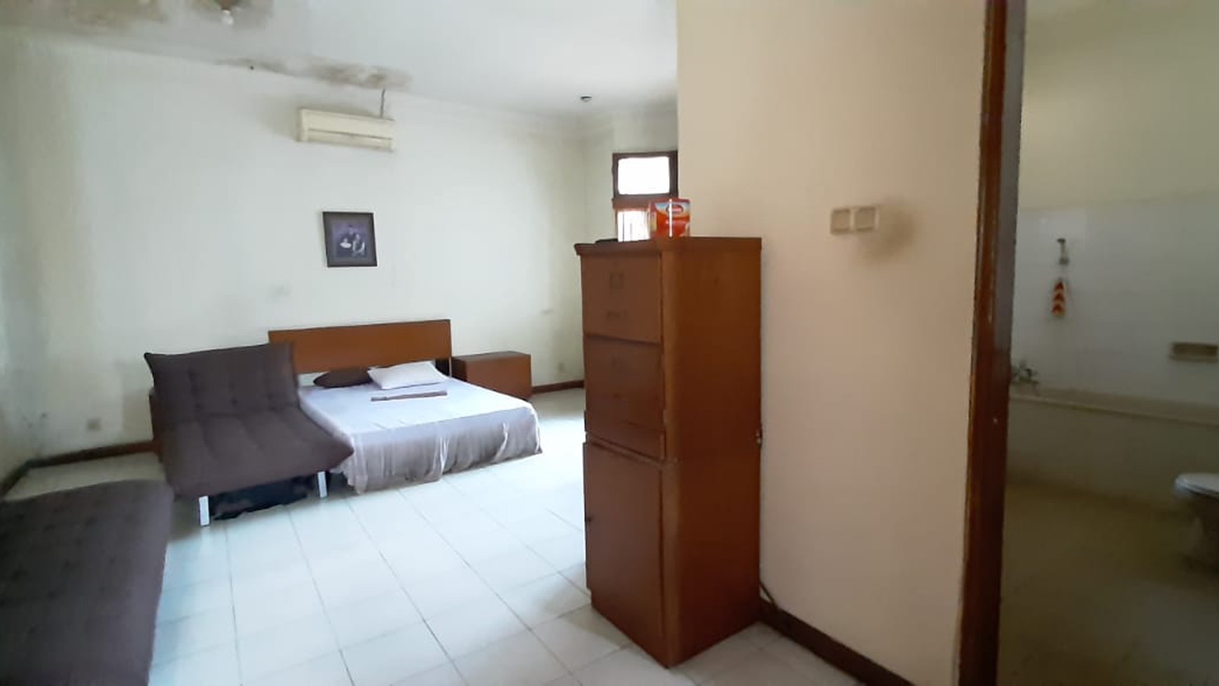 Rumah Luas Diarea Komplek Deplu ,Hitung Tanah Aja Dekat Akses Toll