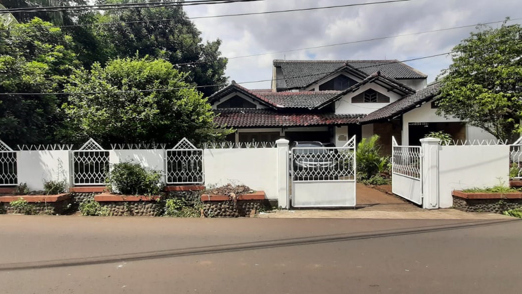 Rumah Luas Diarea Komplek Deplu ,Hitung Tanah Aja Dekat Akses Toll