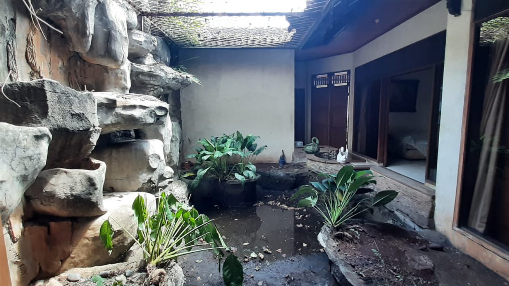 Rumah Luas Diarea Komplek Deplu ,Hitung Tanah Aja Dekat Akses Toll