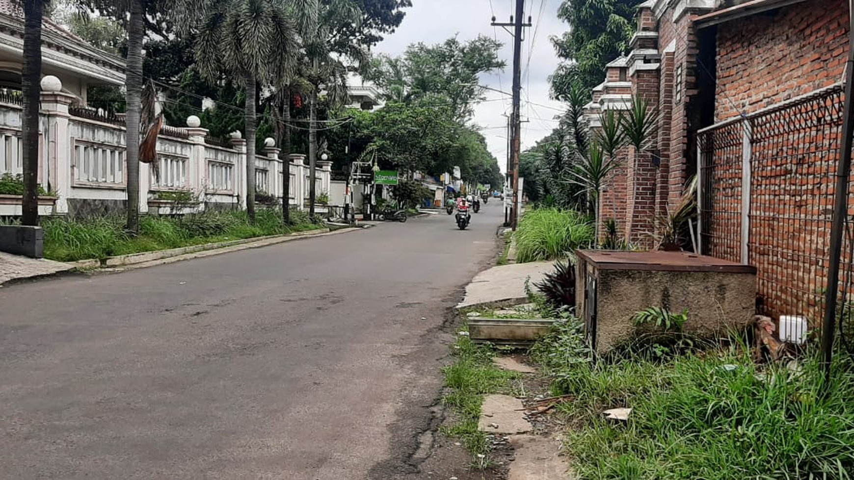 Rumah Bagus Diarea Komplek Deplu Cipadu Dekat Akses Toll JORR  