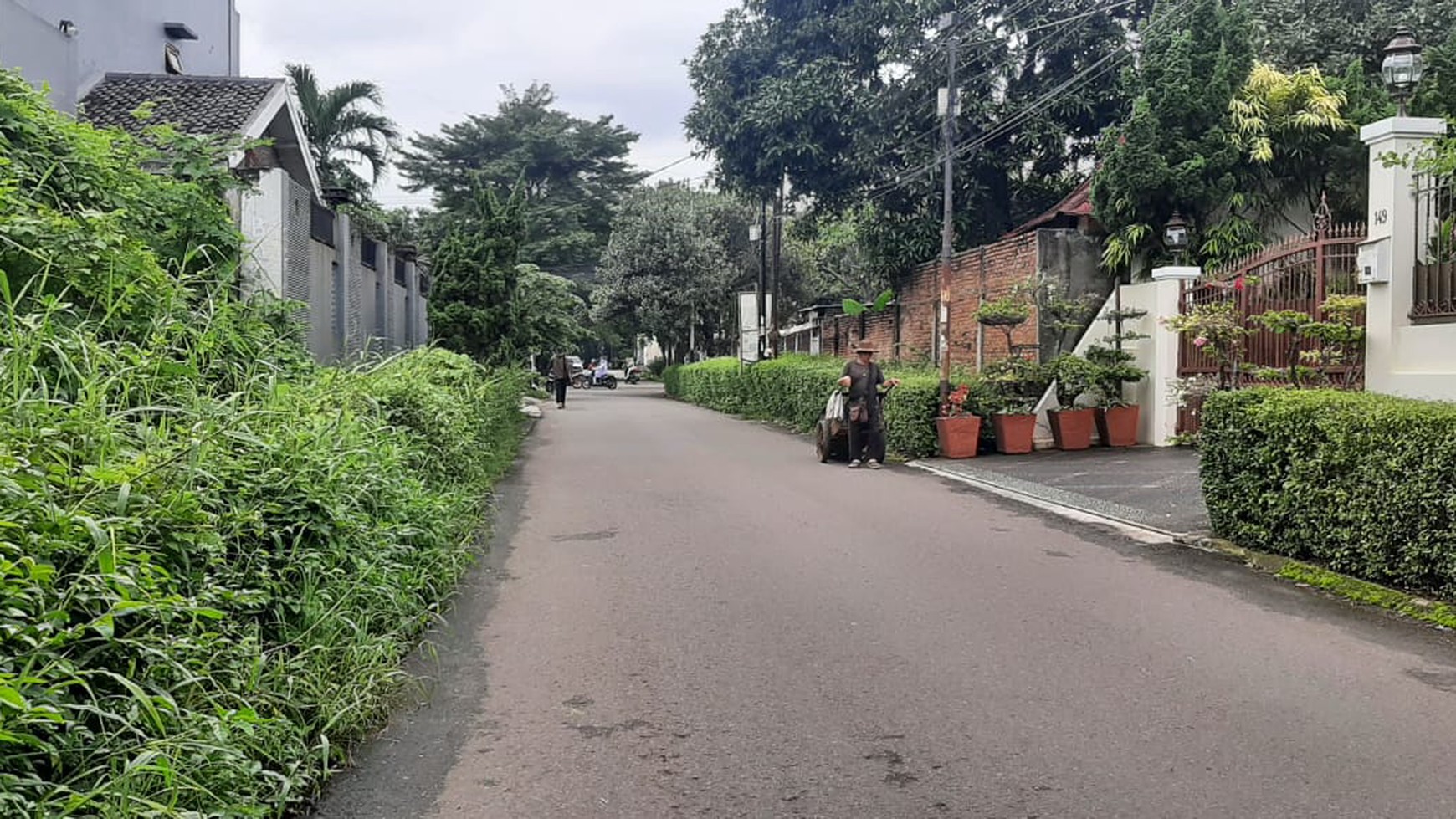 Rumah Bagus Diarea Komplek Deplu Cipadu Dekat Akses Toll JORR  