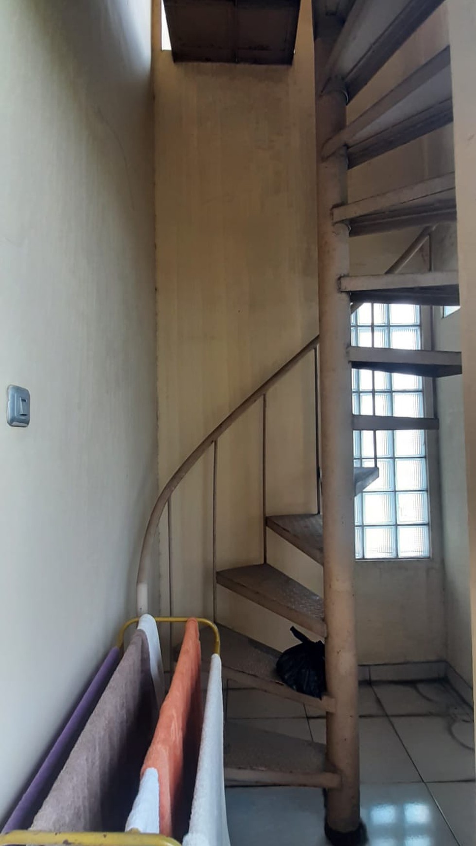 Rumah Bagus Diarea Komplek Deplu Cipadu Dekat Akses Toll JORR  