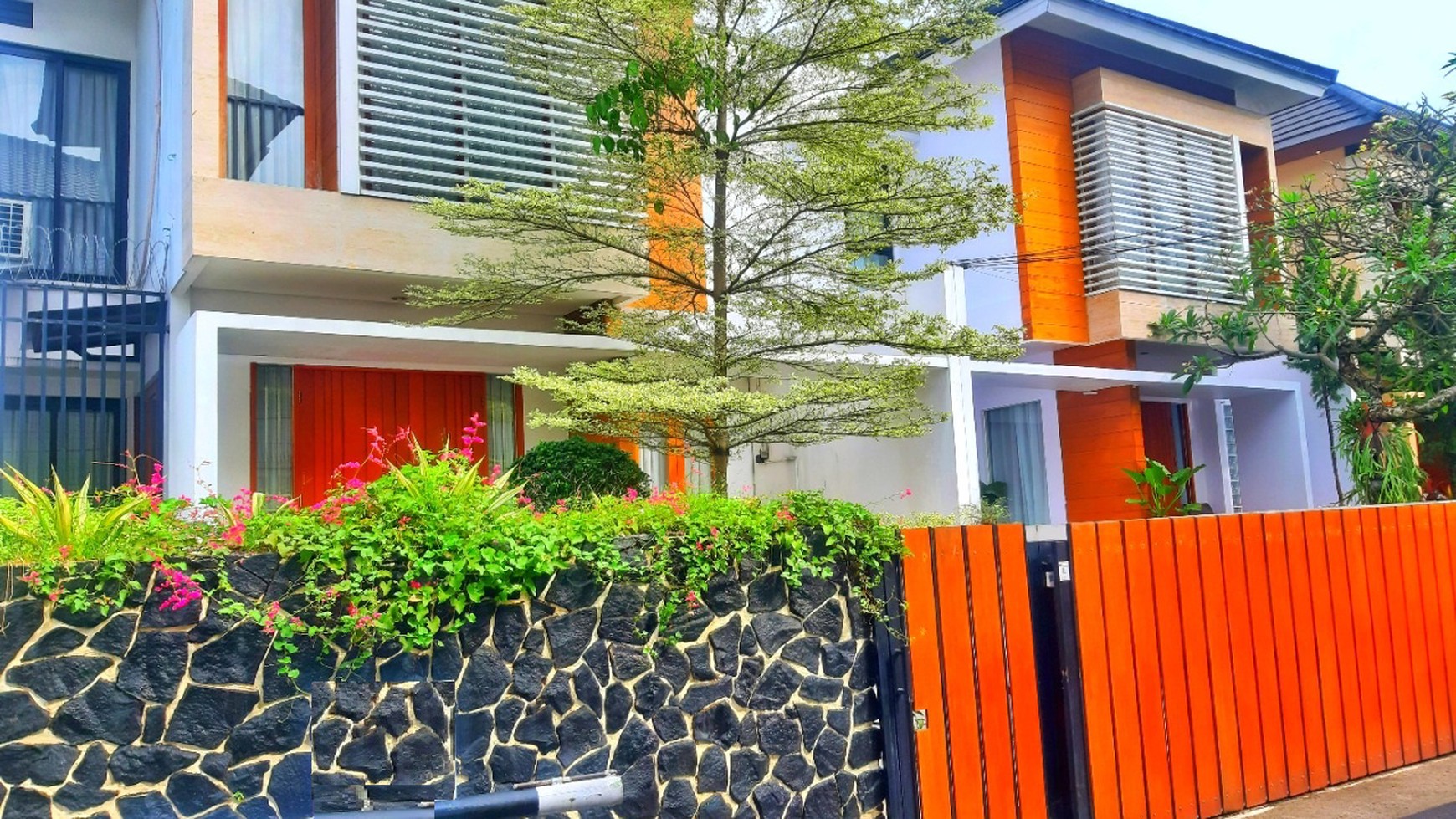 Rumah Bagus 3Lantai Diarea Komplek DepLu. Akses Toll JORR-Bandara