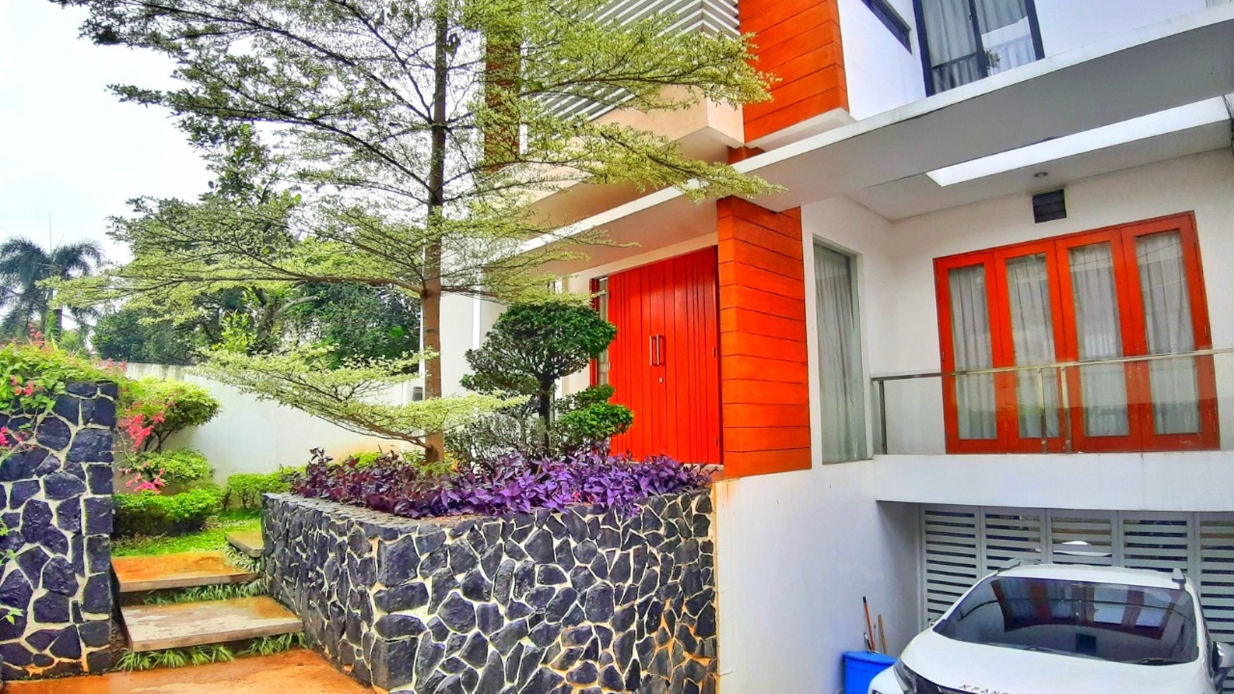 Rumah Bagus 3Lantai Diarea Komplek DepLu. Akses Toll JORR-Bandara