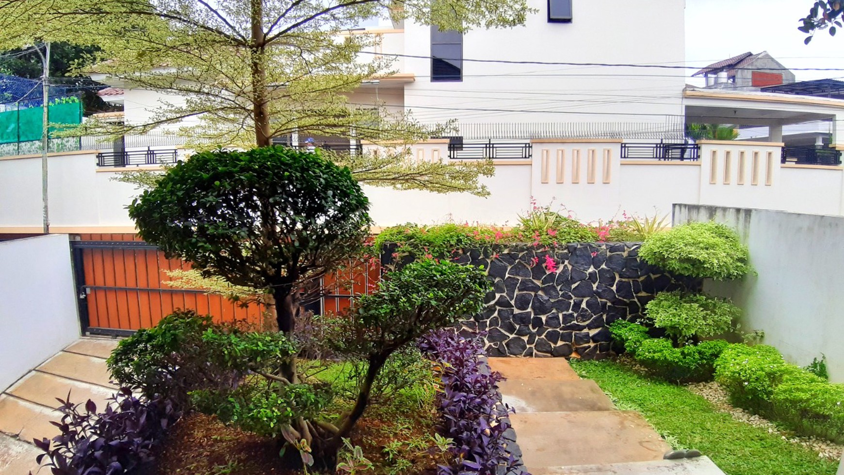 Rumah Bagus 3Lantai Diarea Komplek DepLu. Akses Toll JORR-Bandara