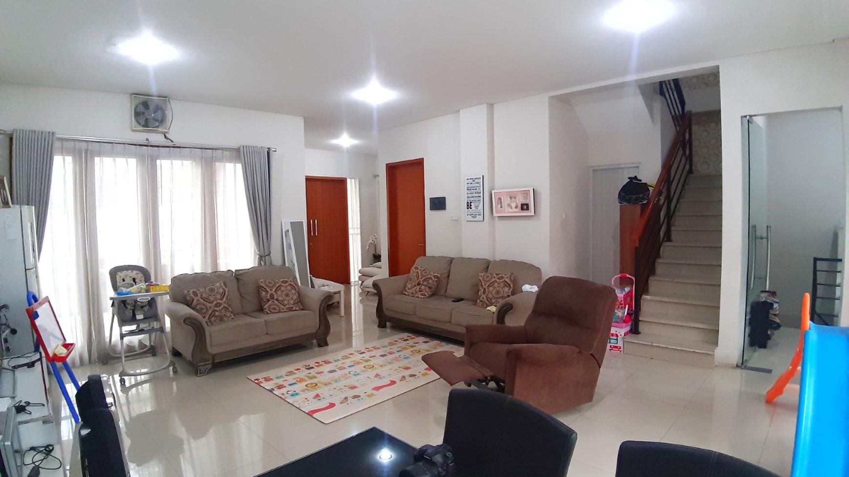 Rumah Bagus 3Lantai Diarea Komplek DepLu. Akses Toll JORR-Bandara