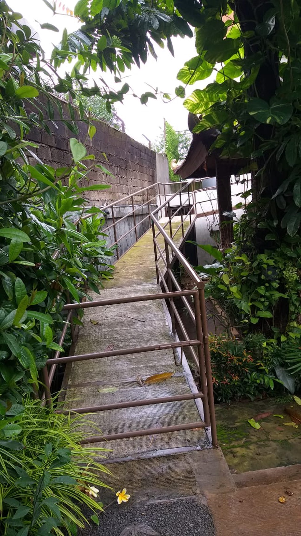 Hunian Asri Luas Diarea Jl Chairil Anwar Kreo, Near Gate Tol Kebon Jeruk