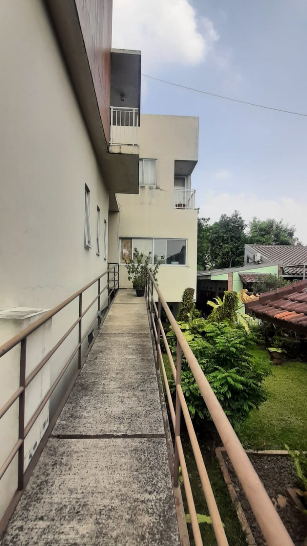 Hunian Asri Luas Diarea Jl Chairil Anwar Kreo, Near Gate Tol Kebon Jeruk